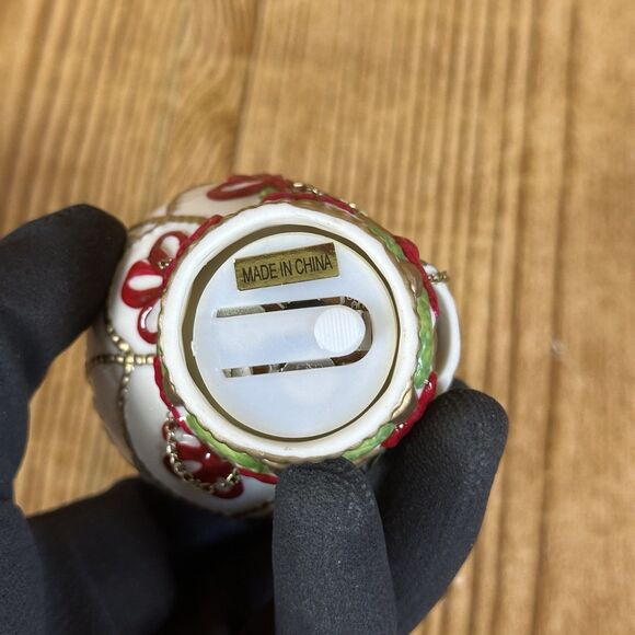 Avon Holiday Treasures Pircelain Musical Ornament Hot Air Balloon 2002 - Picture 7 of 14